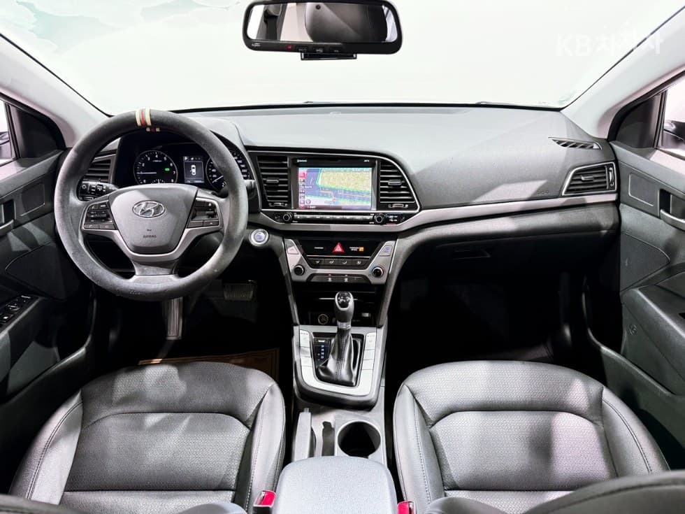 Hyundai Avante (Elantra)AD1.6 GDi Value Plus - 4