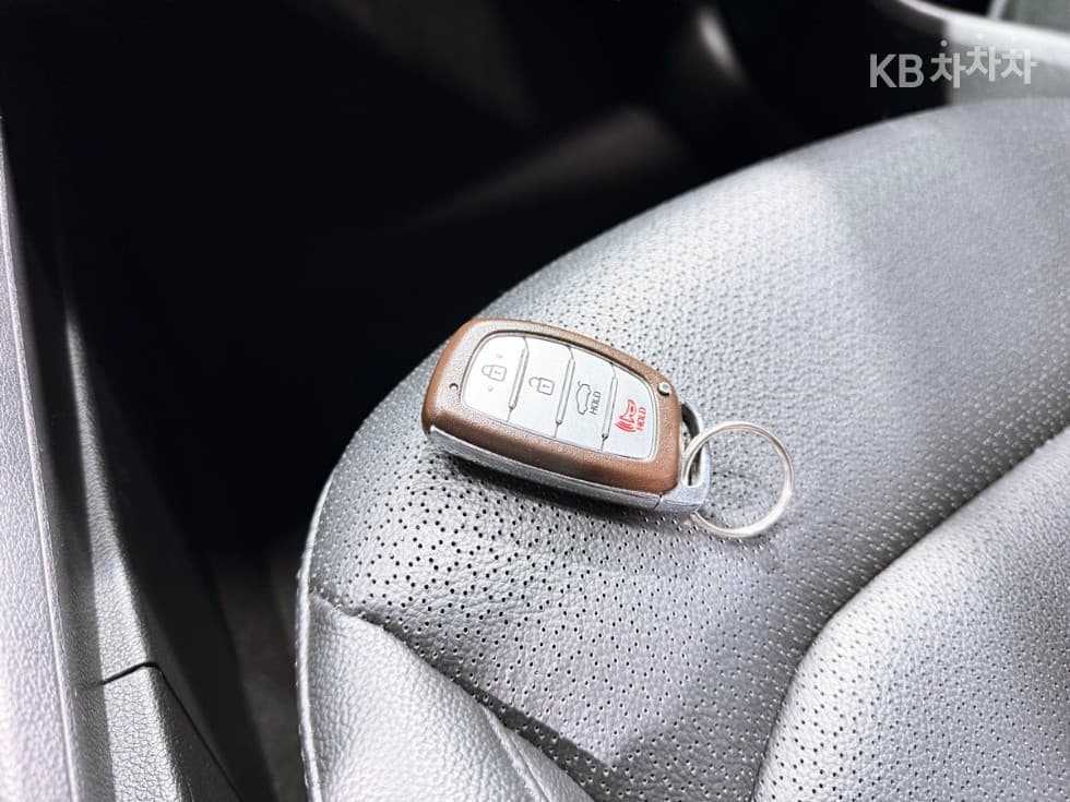 Hyundai Avante (Elantra)AD1.6 GDi Value Plus - 15