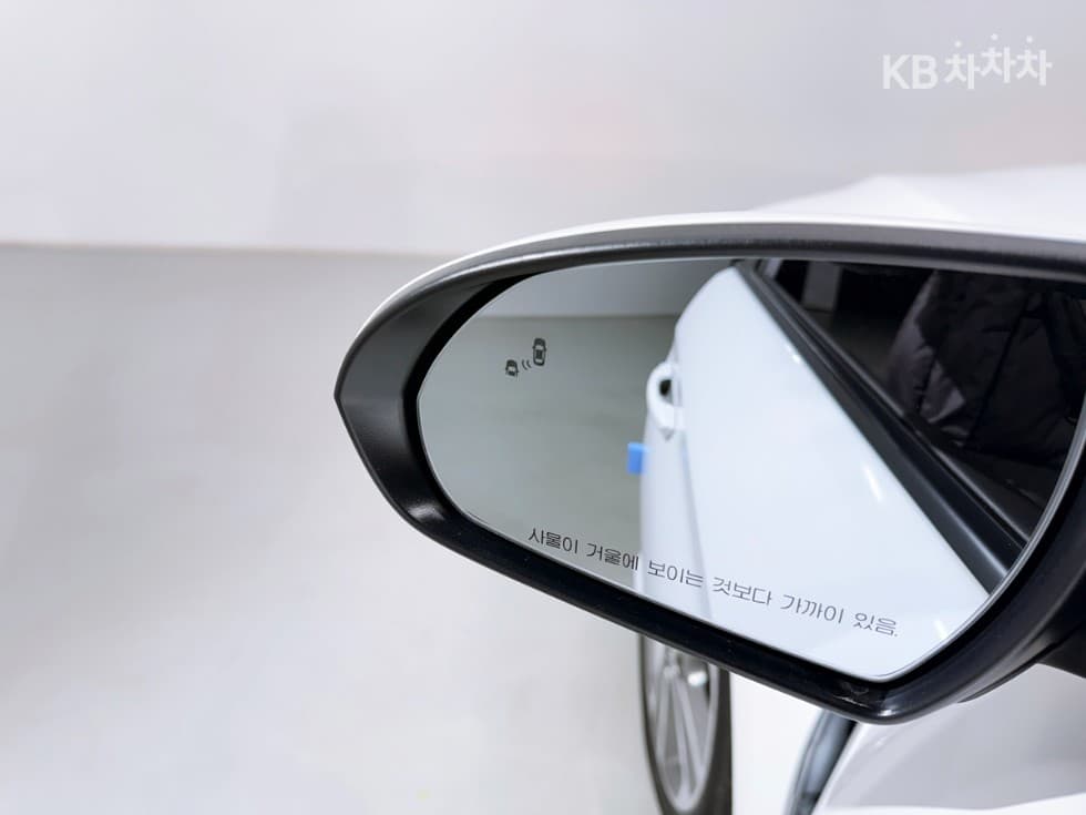 Hyundai Avante (Elantra)AD1.6 GDi Value Plus - 17