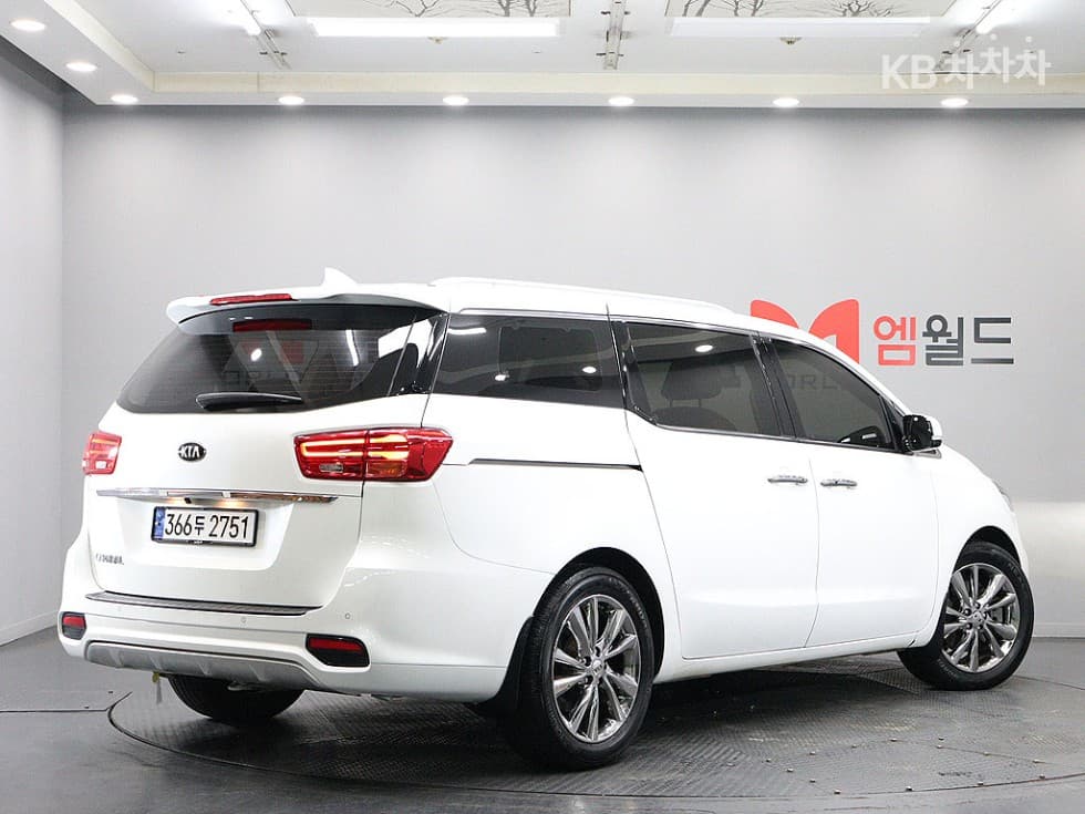 Киа The New (фейслифт) Канивал9-местен 2.2 Дизел Престиж - 3