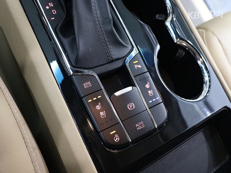 Киа The New (фейслифт) Канивал9-местен 2.2 Дизел Престиж - 10