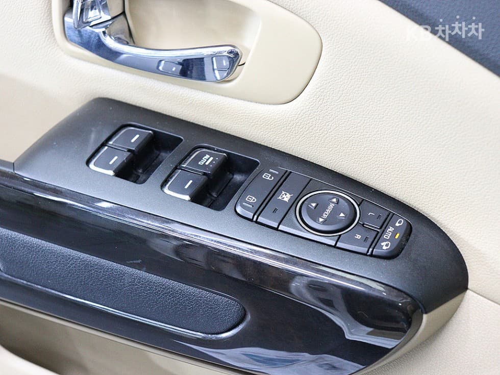 Киа The New (фейслифт) Канивал9-местен 2.2 Дизел Престиж - 11