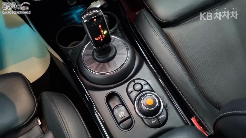 Мини 클럽맨 Второ поколение1.5 Cooper High Trim - 14