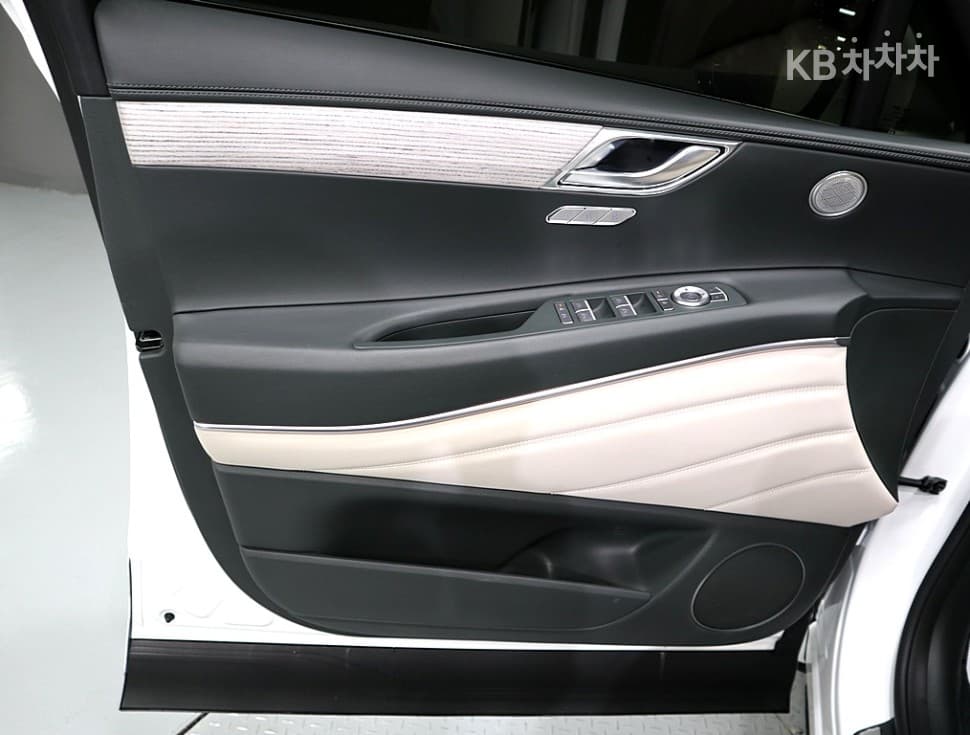 Genesis GV802.5 Turbo Gasoline AWD - 8