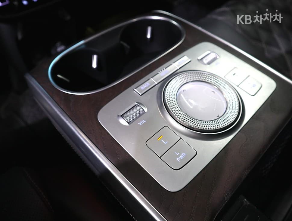 Genesis GV802.5 Turbo Gasoline AWD - 13