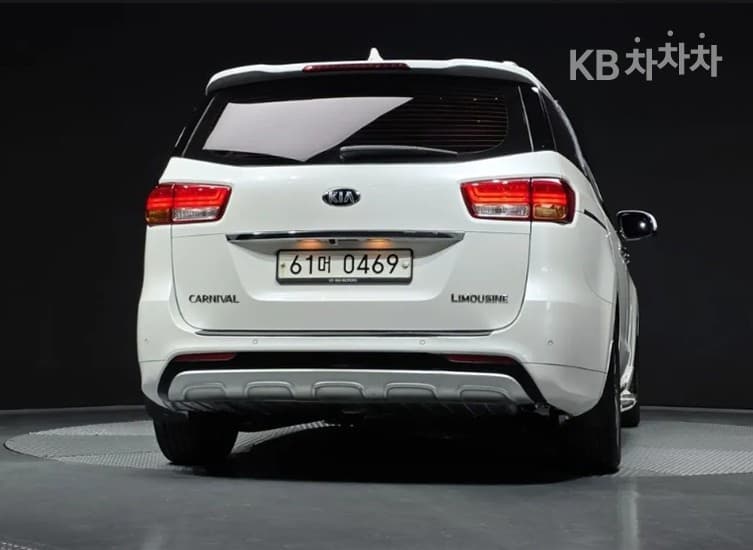 Kia All New Carnival7-seater (Limousine) 2.2 Diesel Limousine President - 4