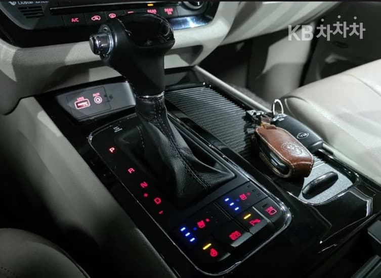 Kia All New Carnival7-seater (Limousine) 2.2 Diesel Limousine President - 9