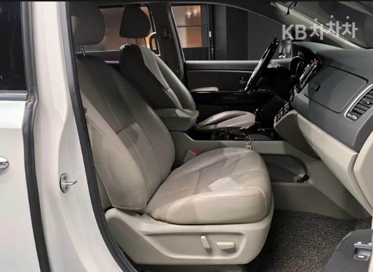 Kia All New Carnival7-seater (Limousine) 2.2 Diesel Limousine President - 10