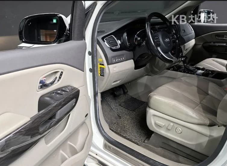 Kia All New Carnival7-seater (Limousine) 2.2 Diesel Limousine President - 11