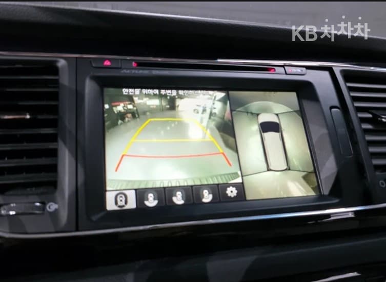 Kia All New Carnival7-seater (Limousine) 2.2 Diesel Limousine President - 15