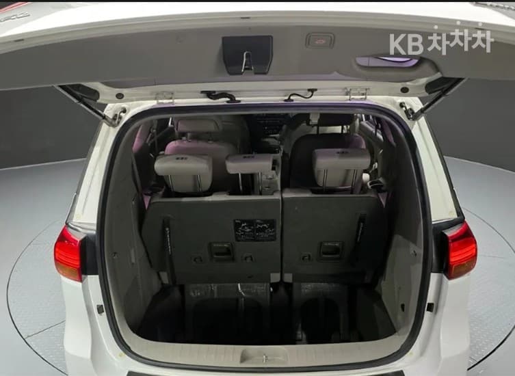 Kia All New Carnival7-seater (Limousine) 2.2 Diesel Limousine President - 20