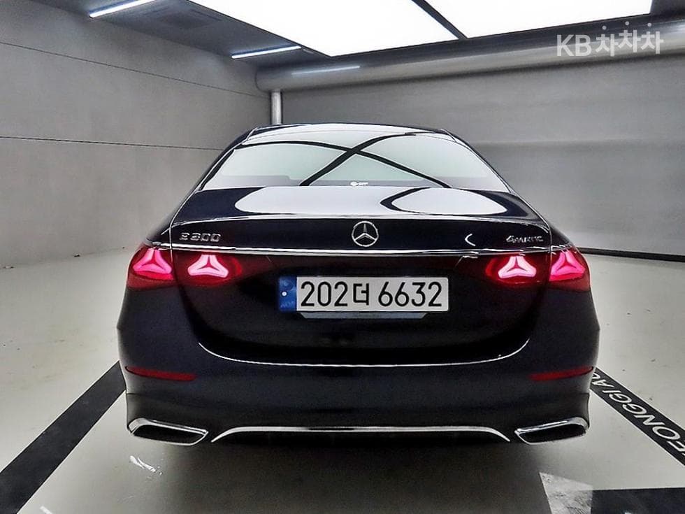Mercedes-Benz E-클래스 (W214)E300 4MATIC Exclusive - 3