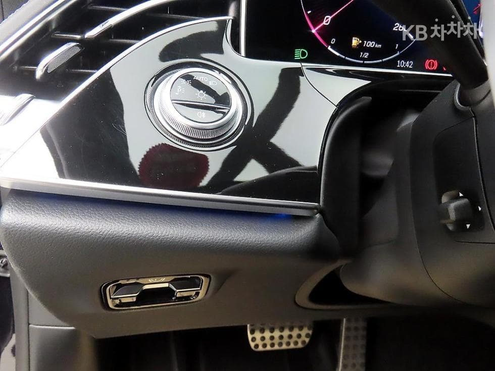 Mercedes-Benz E-클래스 (W214)E300 4MATIC Exclusive - 13