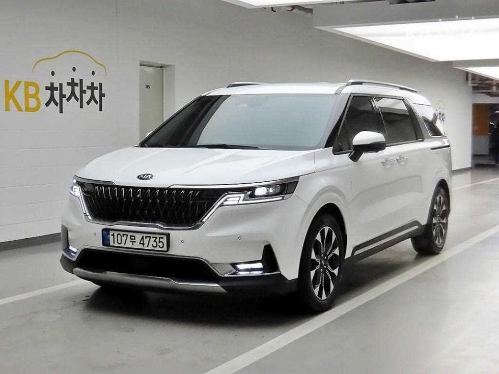 Kia Carnival 4th generation D2.2 9-seater Signature - Image 1