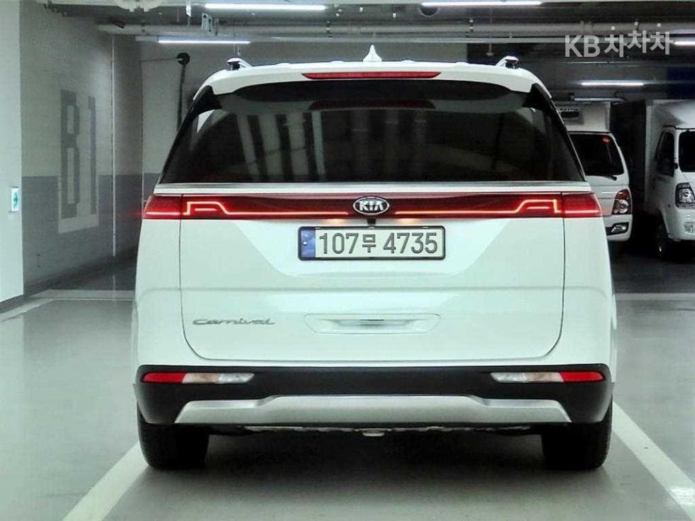 Kia Carnival 4th generationD2.2 9-seater Signature - 3