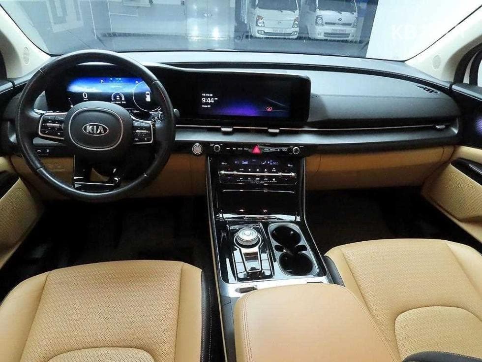 Kia Carnival 4th generationD2.2 9-seater Signature - 8