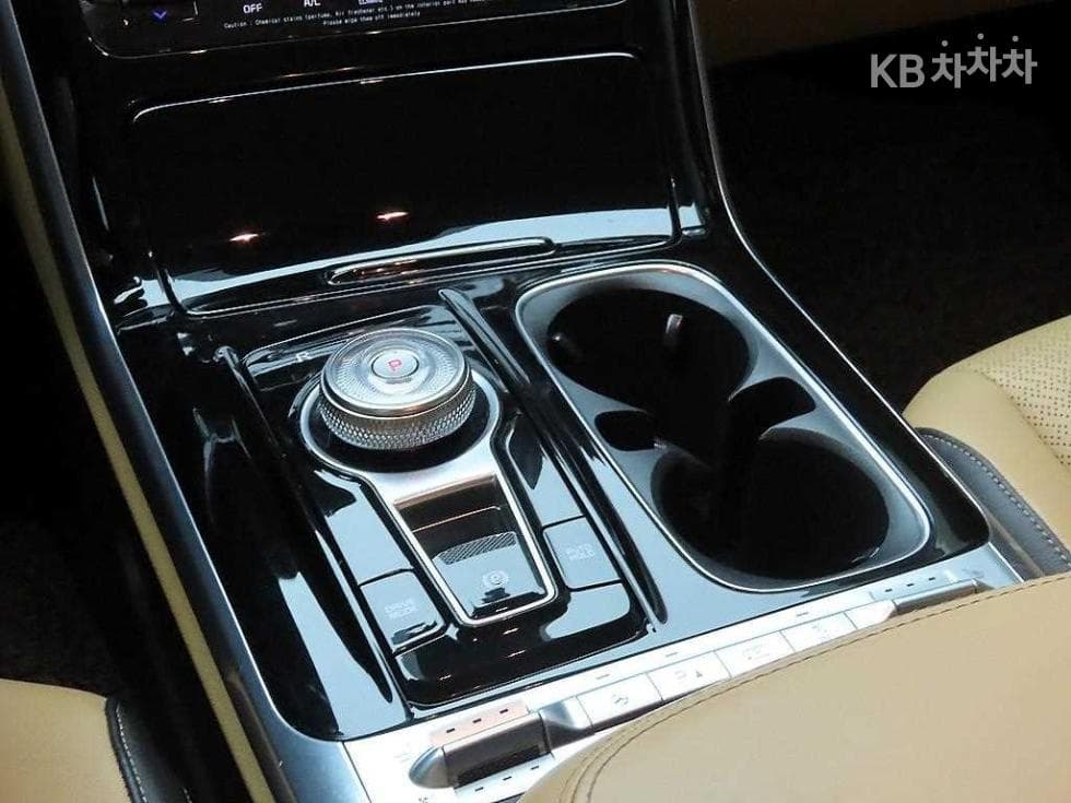 Kia Carnival 4th generationD2.2 9-seater Signature - 10