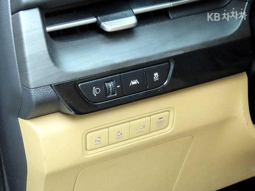 Kia Carnival 4th generationD2.2 9-seater Signature - 12