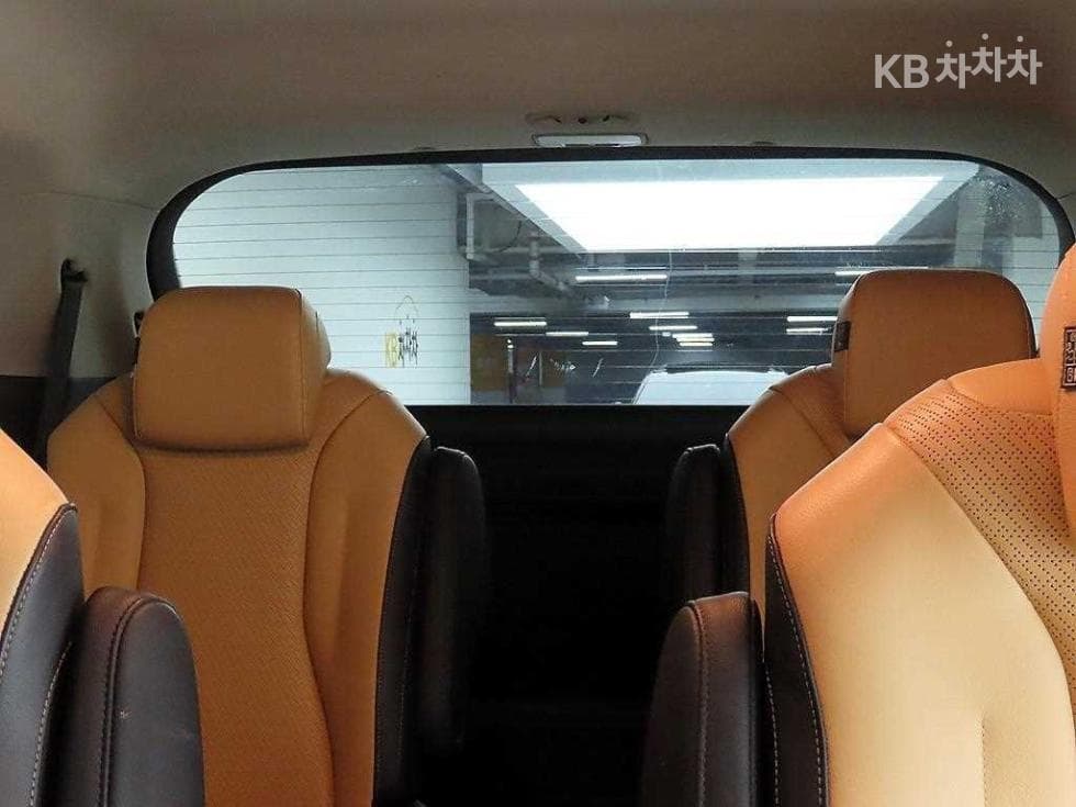 Kia Carnival 4th generationD2.2 9-seater Signature - 16