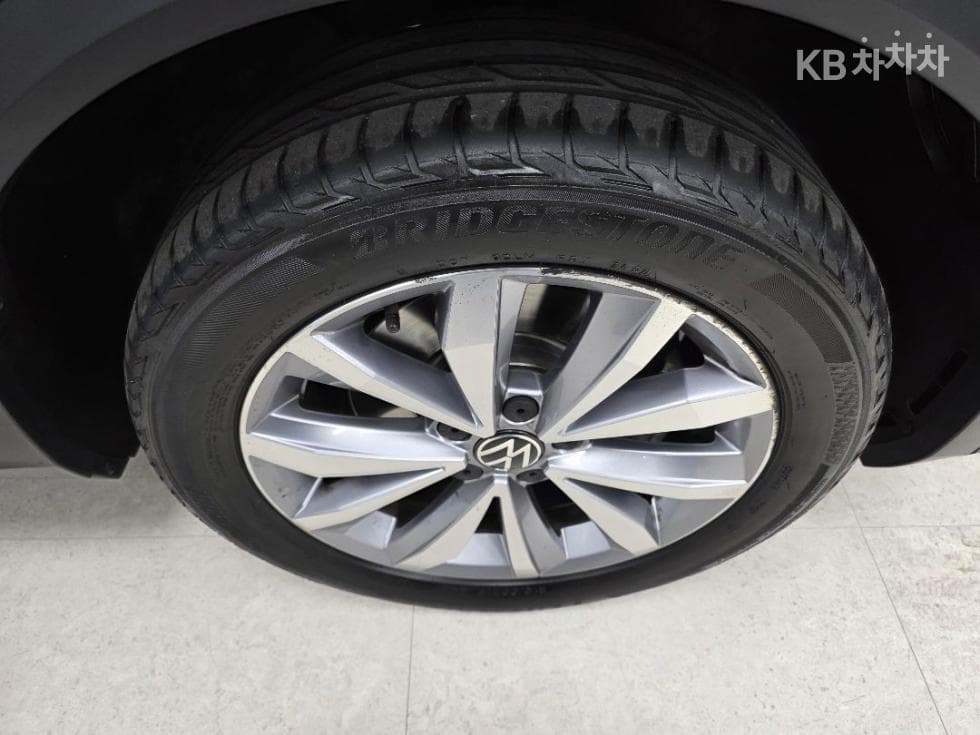 Volkswagen T-Roc2.0 Турбо Дизел Инжекция Premium - 17