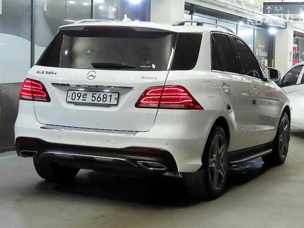Mercedes-Benz GLE(W166)350 d 4Matic Premium - 4