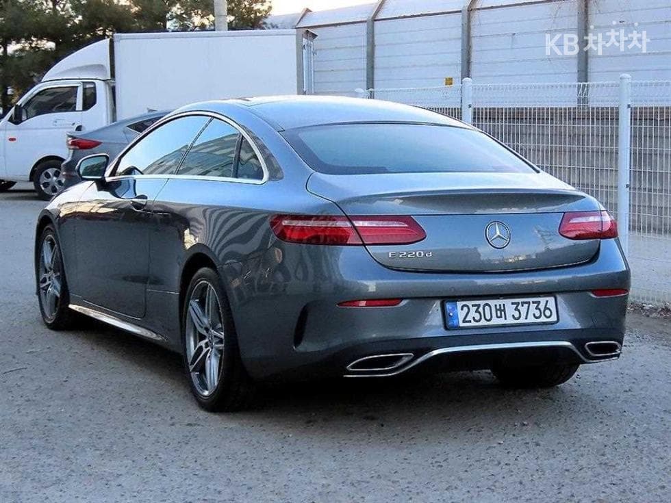 Mercedes-Benz E-Class (W213)E220d COUPE - 3