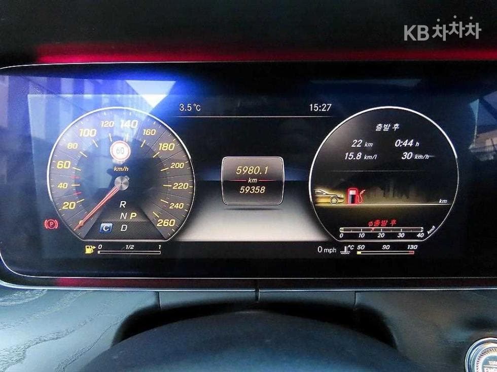 Mercedes-Benz E-Class (W213)E220d COUPE - 9