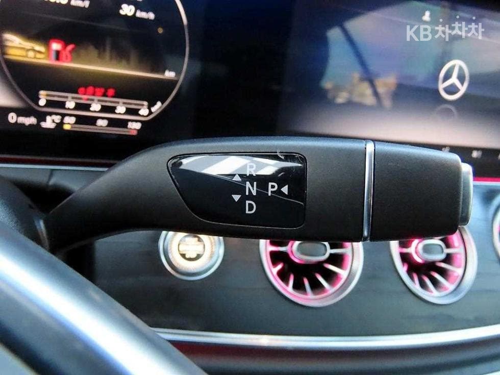 Mercedes-Benz E-Class (W213)E220d COUPE - 11