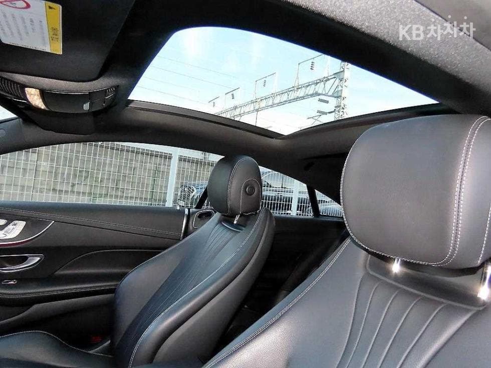 Mercedes-Benz E-Class (W213)E220d COUPE - 17