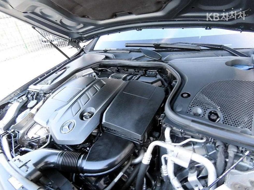 Mercedes-Benz E-Class (W213)E220d COUPE - 19