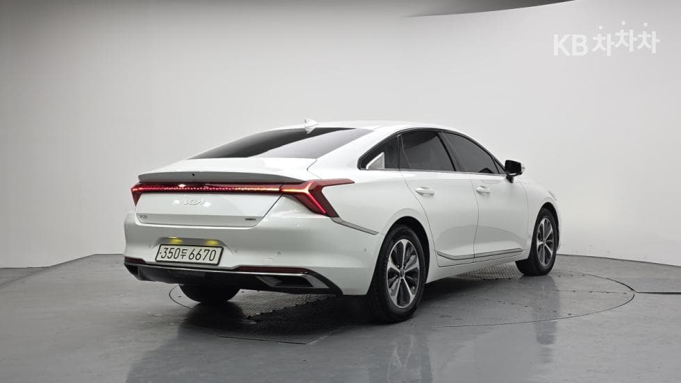 Kia K8 Hybrid1.6 Turbo Noblesse - 2