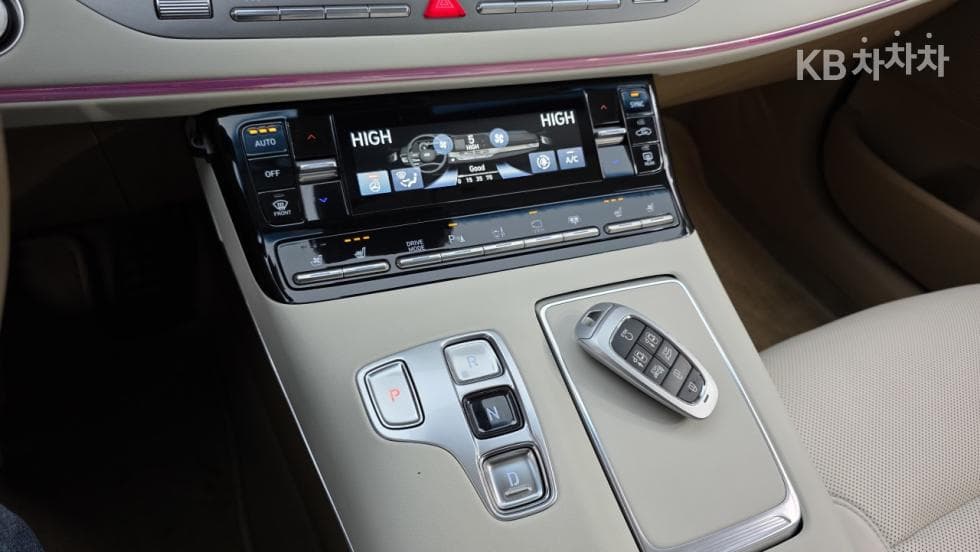 Hyundai The New (facelift) Grandeur (Azera)3.3 Calligraphy - 10