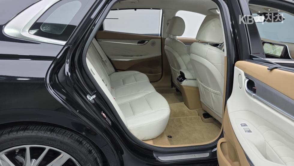 Hyundai The New (facelift) Grandeur (Azera)3.3 Calligraphy - 17