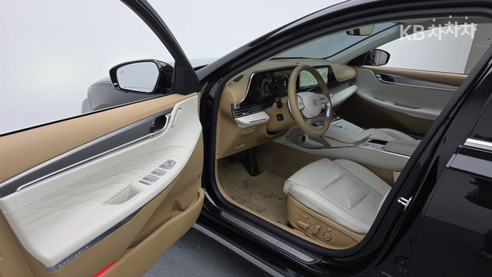 Hyundai The New (facelift) Grandeur (Azera)3.3 Calligraphy - 20