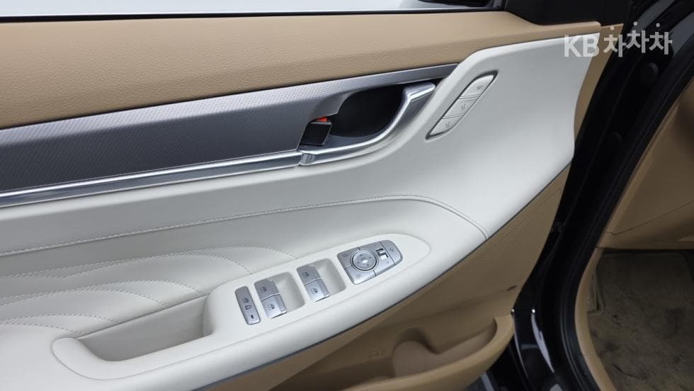 Hyundai The New (facelift) Grandeur (Azera)3.3 Calligraphy - 21