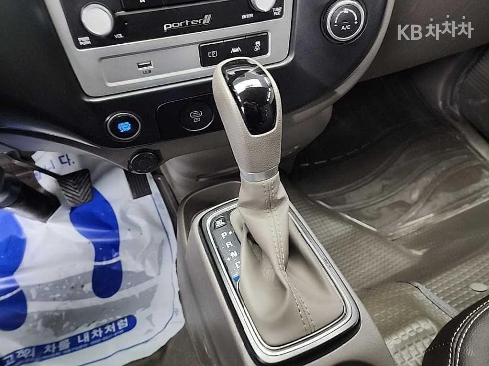 Hyundai Porter 2Extra Long Double Cab LPG Style - 7