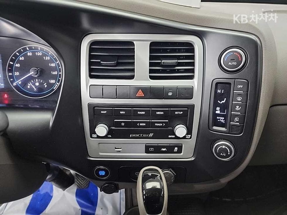 Hyundai Porter 2Extra Long Double Cab LPG Style - 9