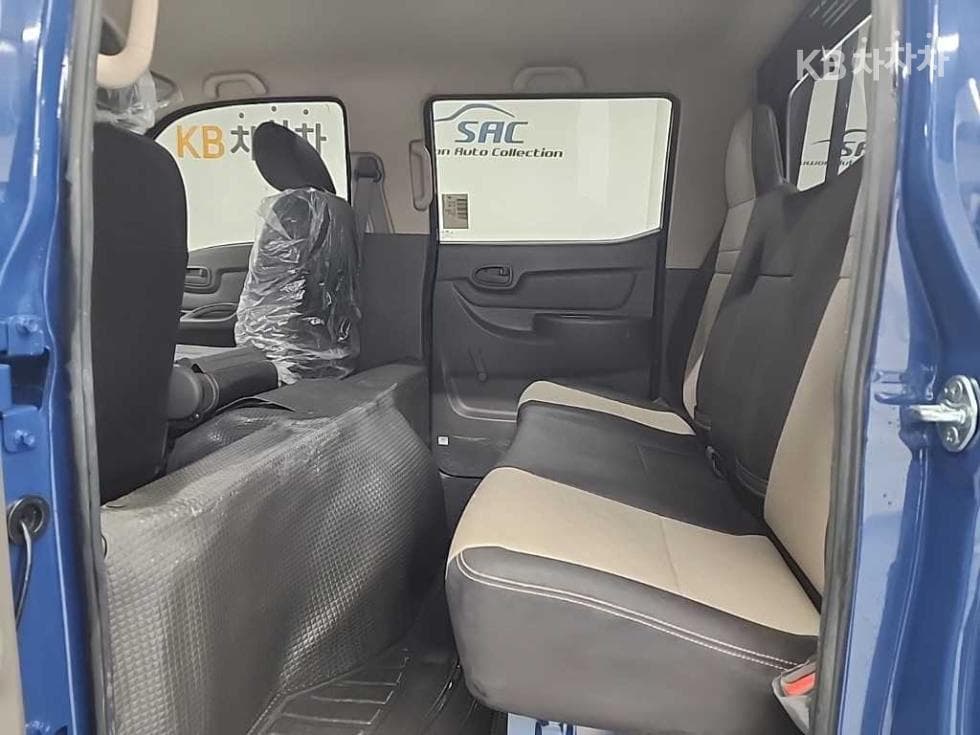 Hyundai Porter 2Extra Long Double Cab LPG Style - 11