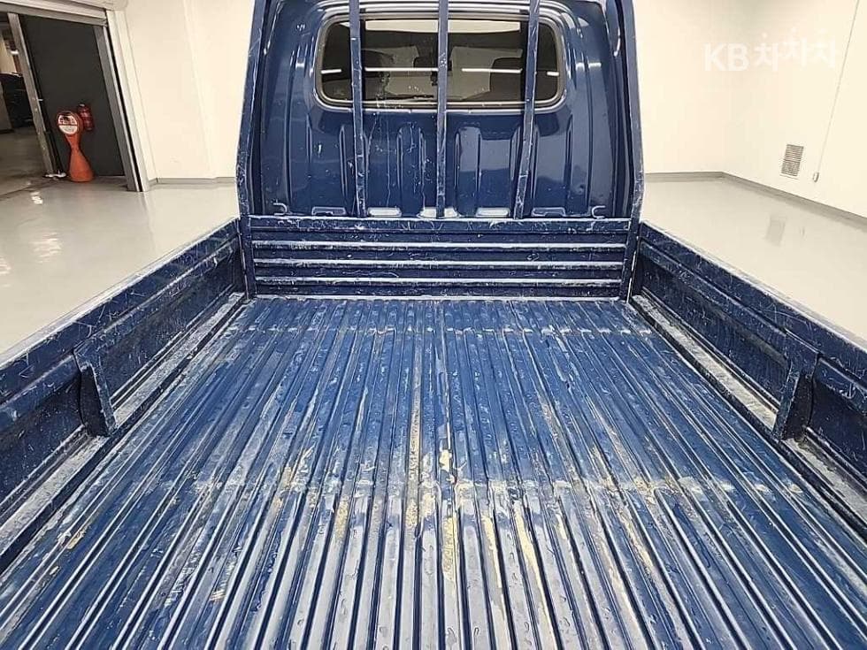 Hyundai Porter 2Extra Long Double Cab LPG Style - 17