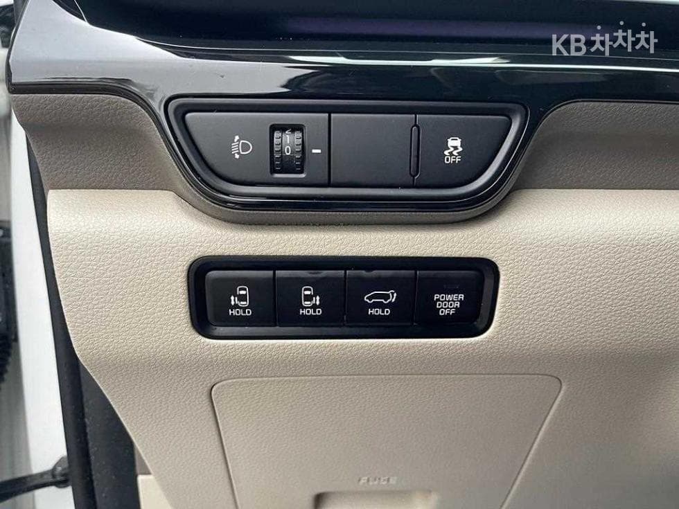 Киа The New (фейслифт) Канивал 4-то поколениеВисок Лимузин (Канивал) G3.5 GDI 7-местен (Лимузин) Signature - 16