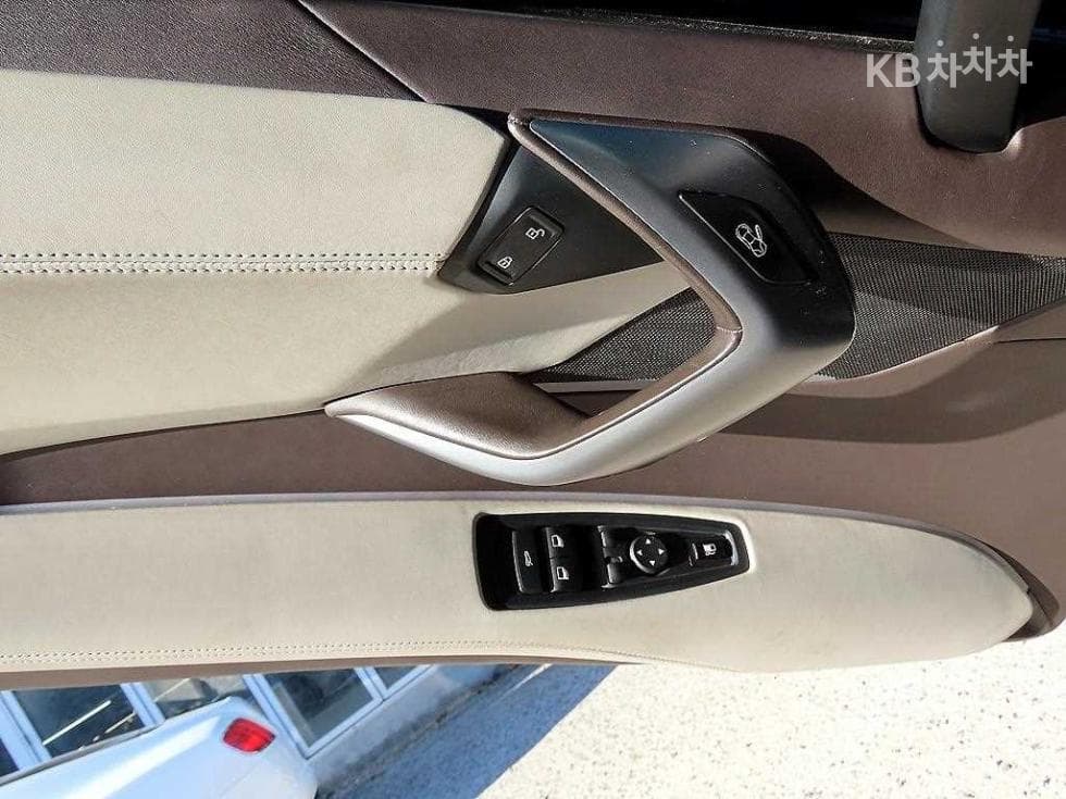 BMW i81.5 Купе Хибрид - 12