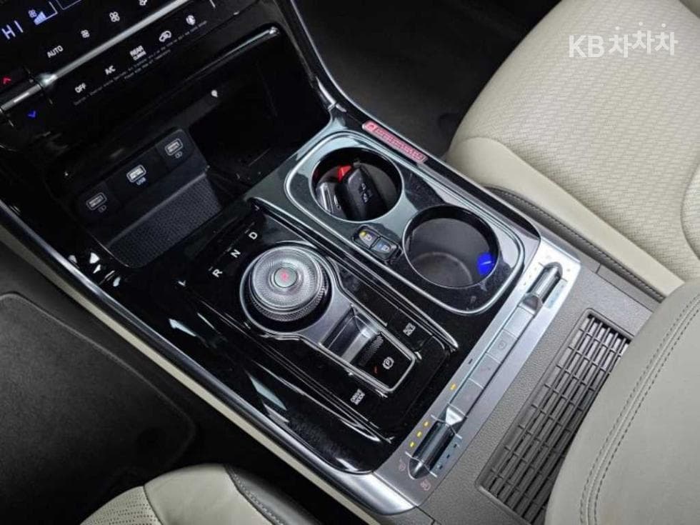 Kia Carnival 4th generationHigh Limousine (Carnival) G3.5 GDI 9-seater Signature - 9