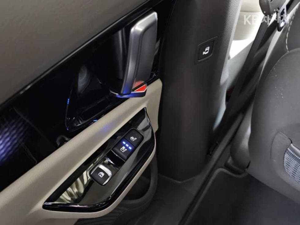 Kia Carnival 4th generationHigh Limousine (Carnival) G3.5 GDI 9-seater Signature - 16