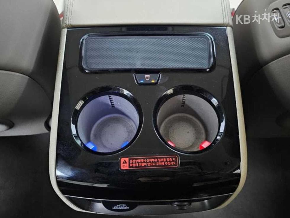 Kia Carnival 4th generationHigh Limousine (Carnival) G3.5 GDI 9-seater Signature - 18