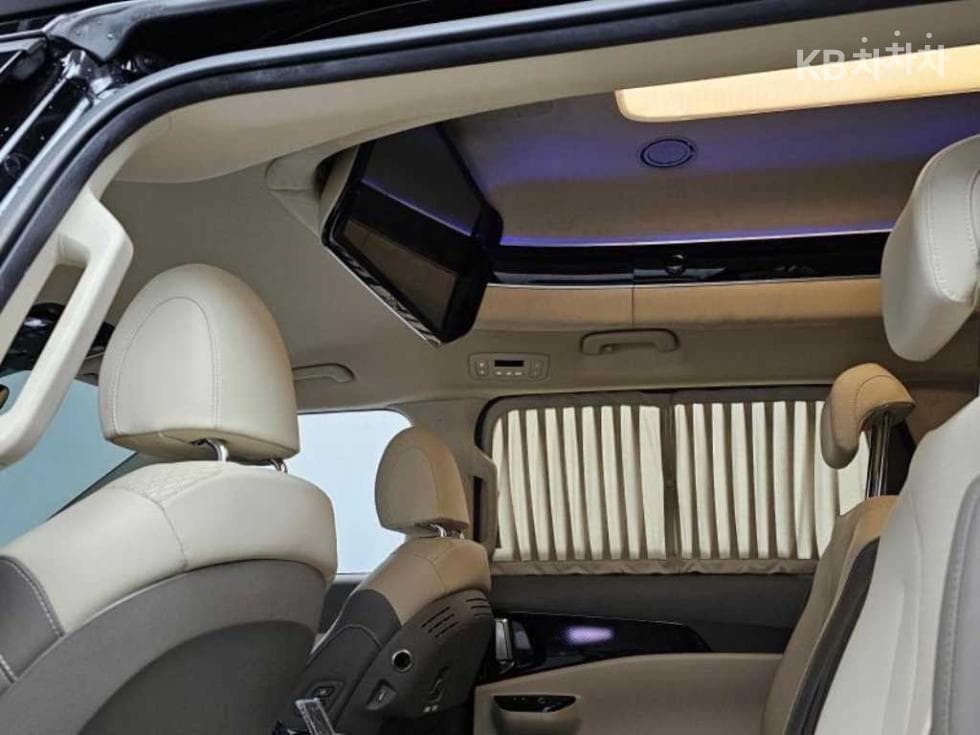 Kia Carnival 4th generationHigh Limousine (Carnival) G3.5 GDI 9-seater Signature - 19