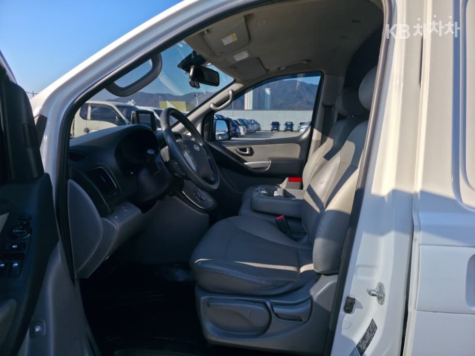 Хюндай Гранд Старекс3Местен승 Ван CVX Лукс - 9