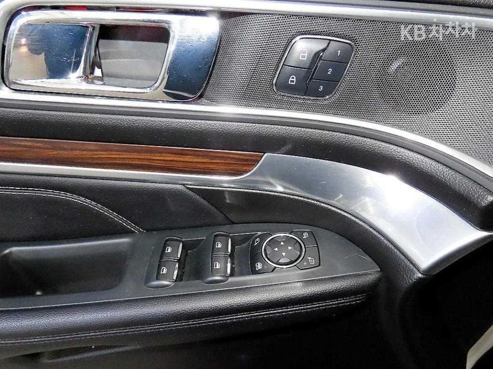 Ford New Explorer2.3 EcoBoost 4WD Limited - 13