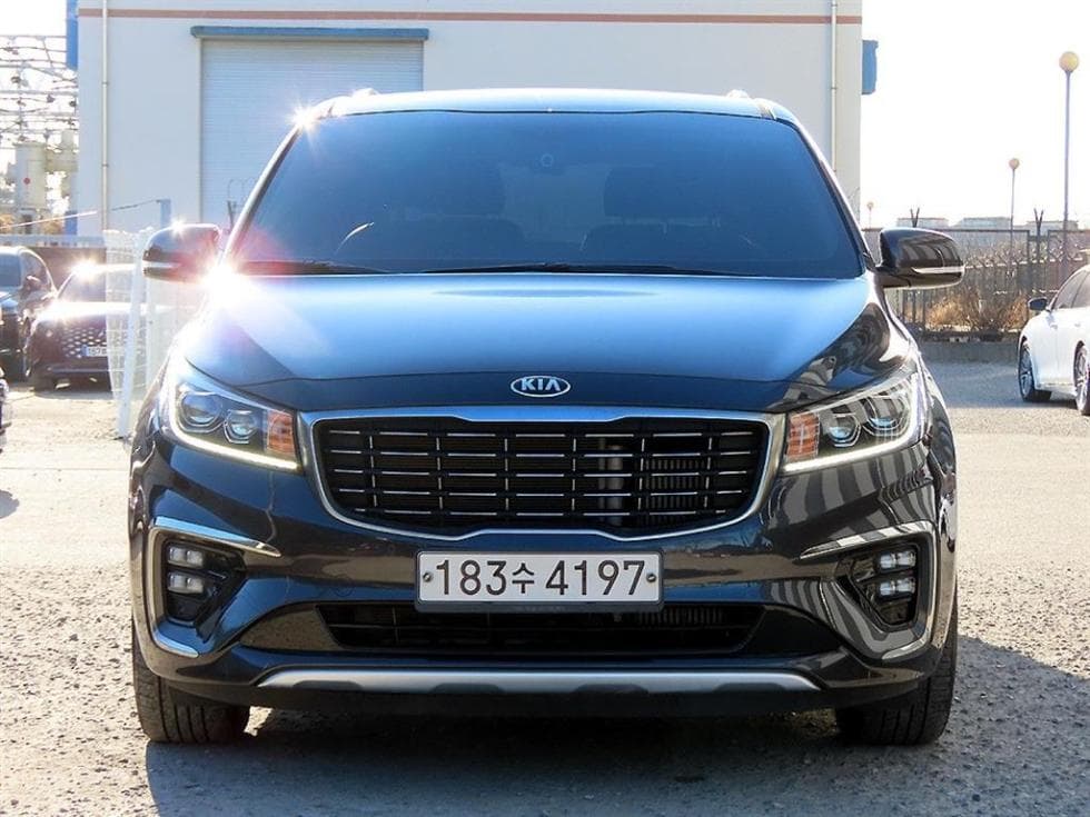 Киа The New (фейслифт) Канивал 7-местен (Лимузин) 2.2 Дизел Лимузин VIP - Image 1