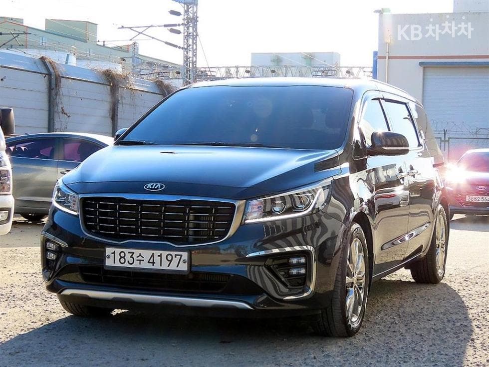 Киа The New (фейслифт) Канивал7-местен (Лимузин) 2.2 Дизел Лимузин VIP - 2