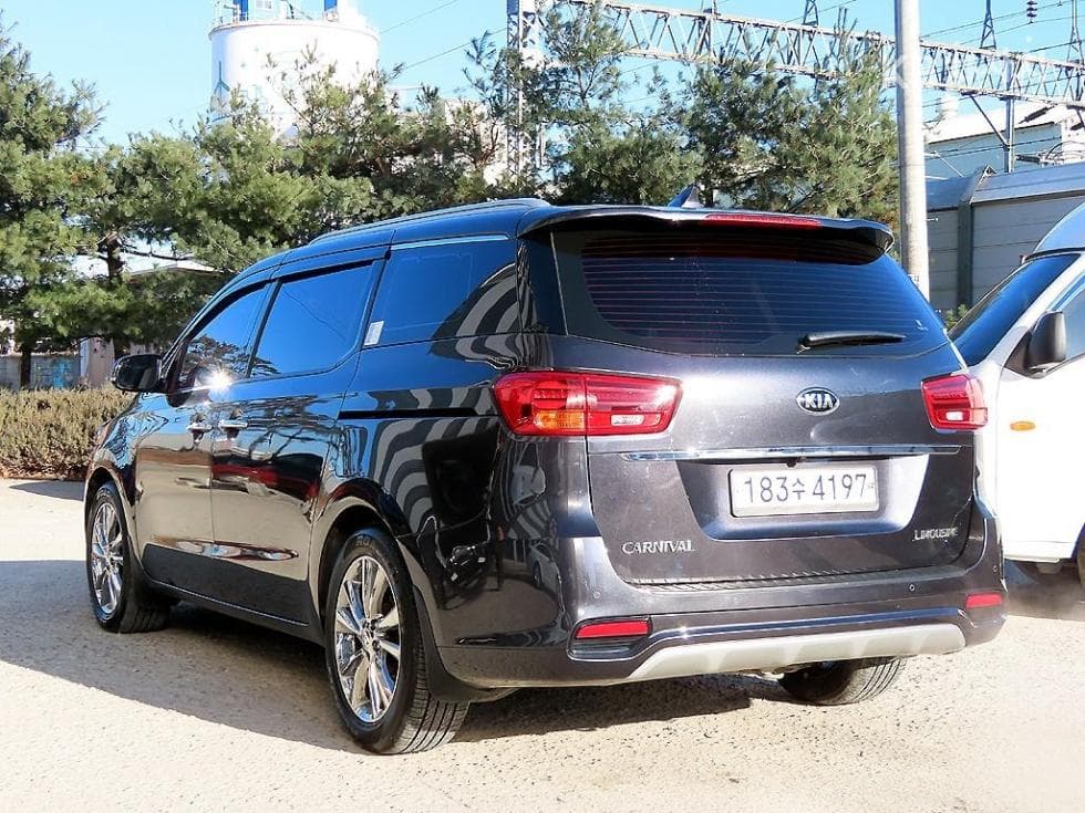 Киа The New (фейслифт) Канивал7-местен (Лимузин) 2.2 Дизел Лимузин VIP - 3